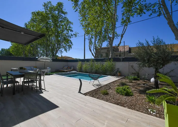 Entre Les Alpilles, La Mer, La Camargue, A Huit Kilometres De Arles ,Villa Des Jasmins ,Piscine,3 Chambres ,Climatisation, Wifi Fibre