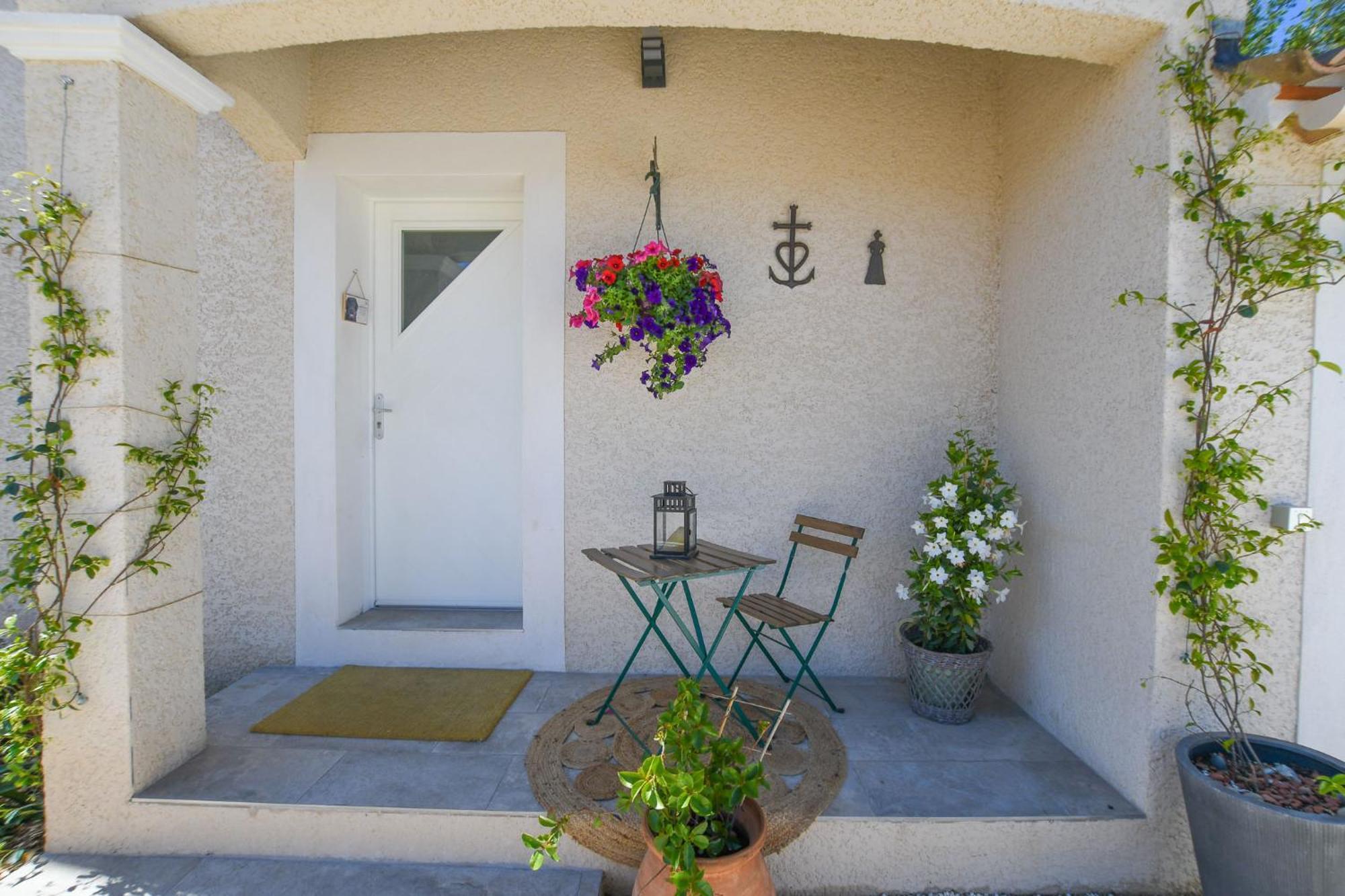 Entre Les Alpilles, La Mer, La Camargue, A Huit Kilometres De Arles ,villa Des Jasmins ,piscine,3 ,climatisation, Wifi Fibre *