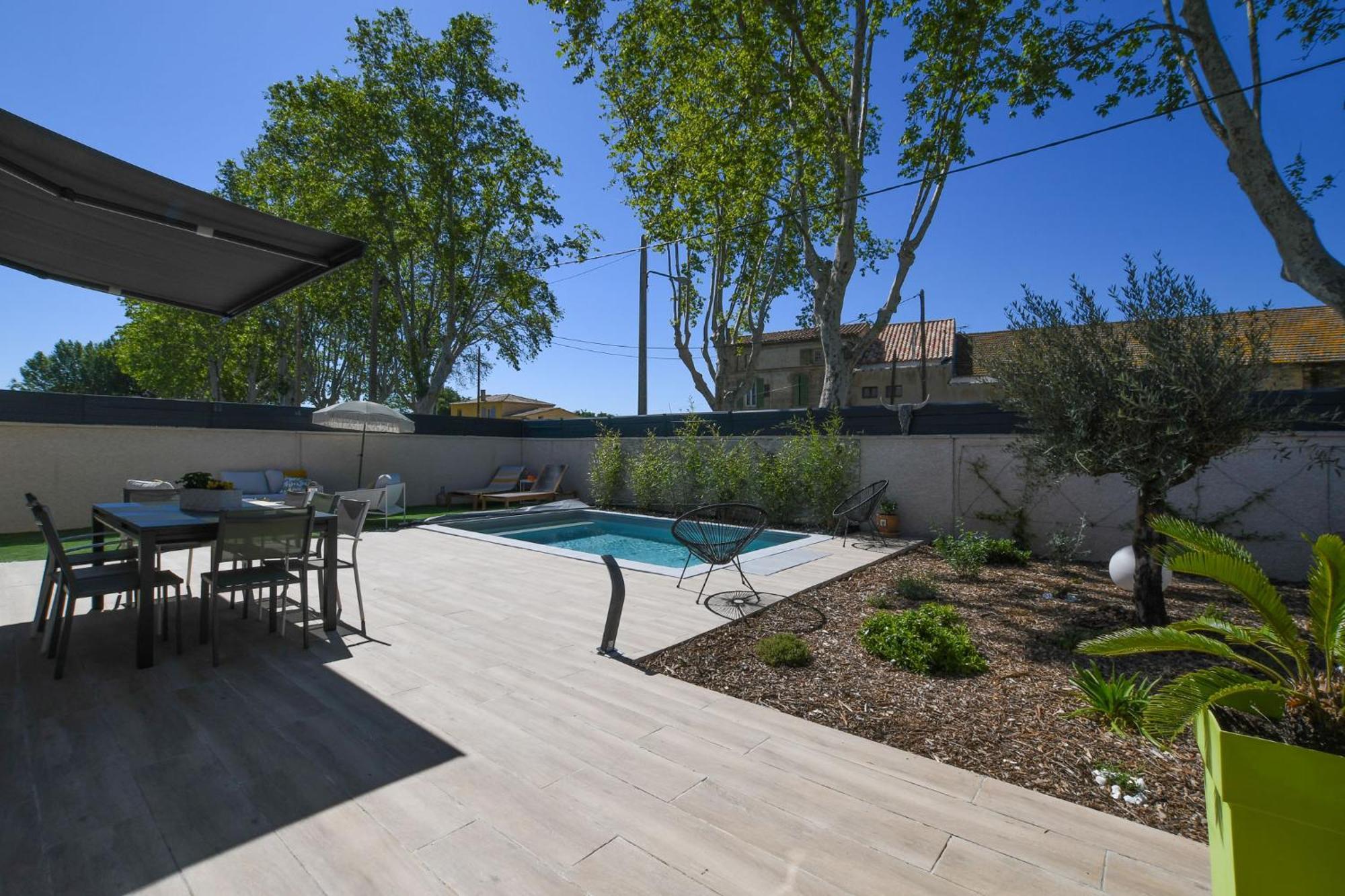 Villa Entre Les Alpilles, La Mer, La Camargue, A Huit Kilometres De Arles ,villa Des Jasmins ,piscine,3 ,climatisation, Wifi Fibre Raphele