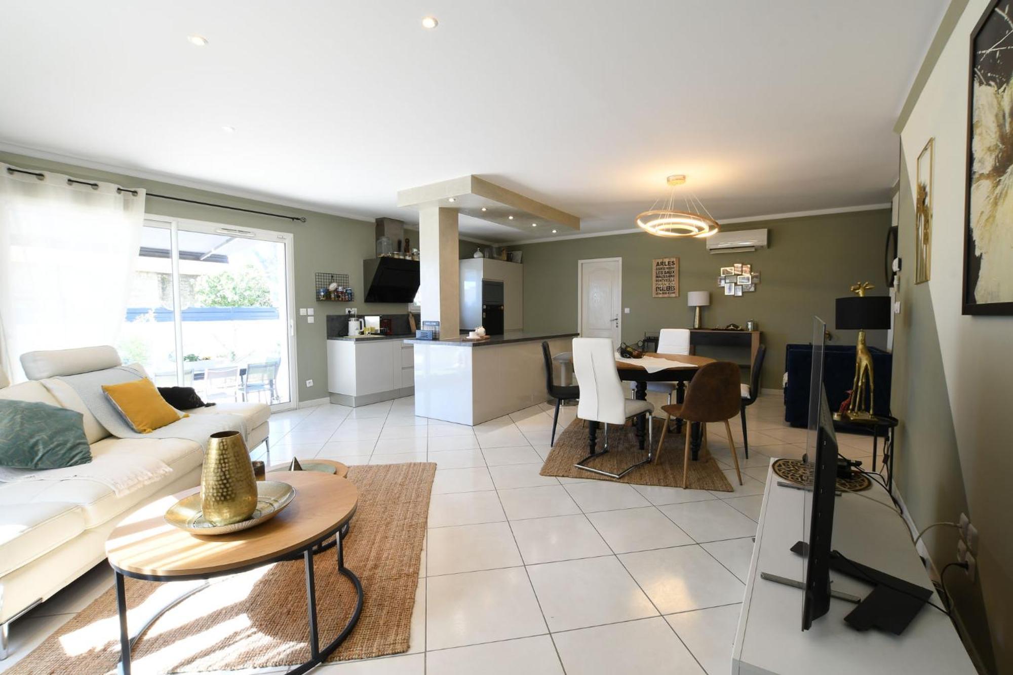 Entre Les Alpilles, La Mer, La Camargue, A Huit Kilometres De Arles ,villa Des Jasmins ,piscine,3 ,climatisation, Wifi Fibre