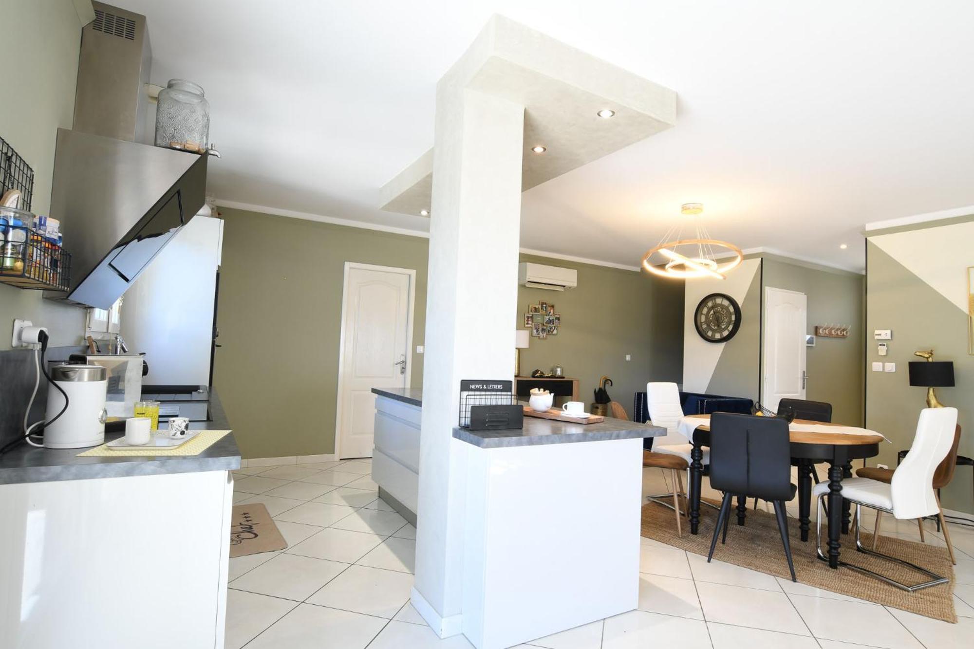 Entre Les Alpilles, La Mer, La Camargue, A Huit Kilometres De Arles ,villa Des Jasmins ,piscine,3 ,climatisation, Wifi Fibre Villa Raphele