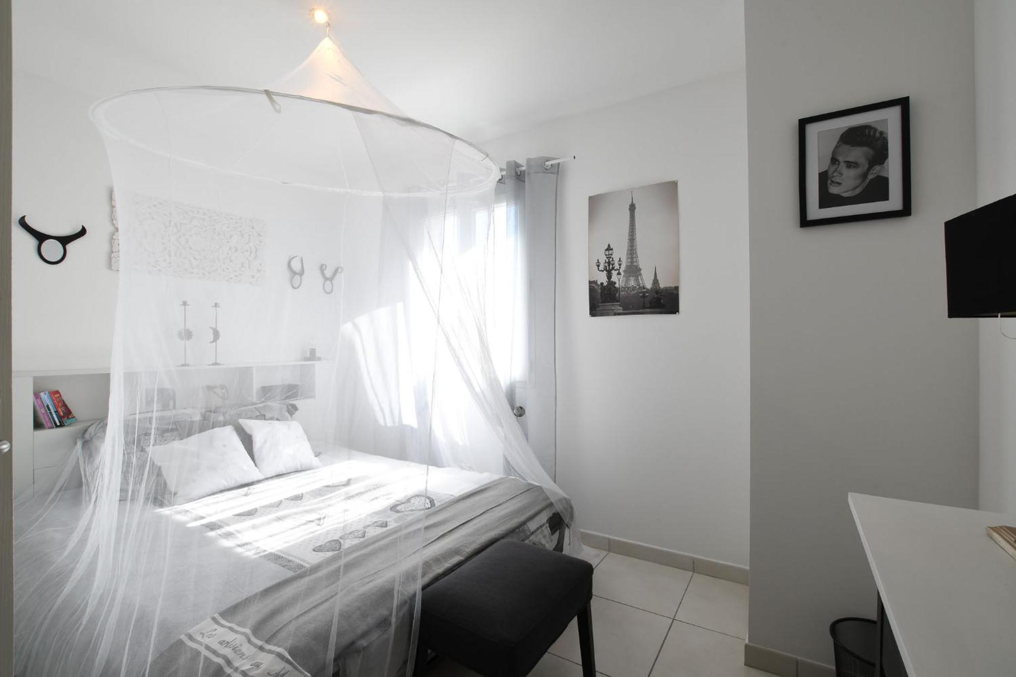 Entre Les Alpilles, La Mer, La Camargue, A Huit Kilometres De Arles ,villa Des Jasmins ,piscine,3 ,climatisation, Wifi Fibre Villa Raphele