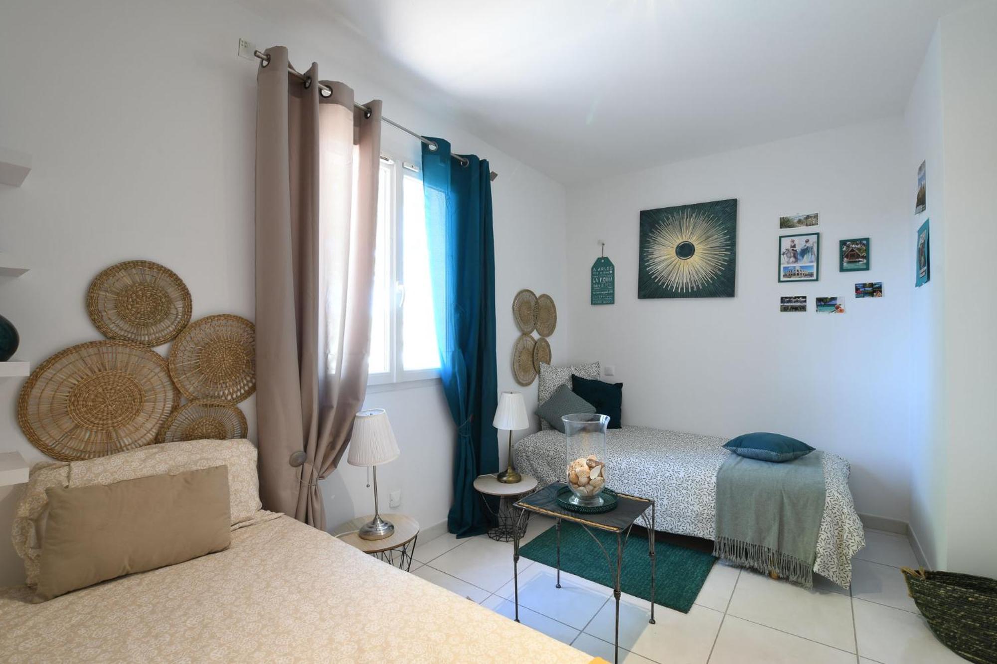 Villa Entre Les Alpilles, La Mer, La Camargue, A Huit Kilometres De Arles ,villa Des Jasmins ,piscine,3 ,climatisation, Wifi Fibre *